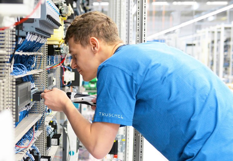 hero-elktrotechnik-2.jpg